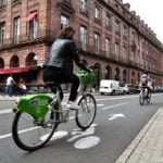 Vélo en couloir cycliste