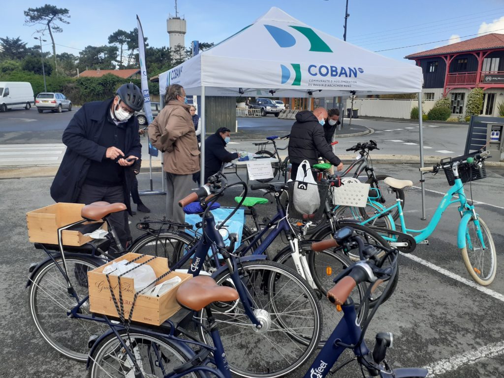 Prolongation de l'opération Marquage Vélo - COBAN Le marquage vélo sur un stand de la COBAN