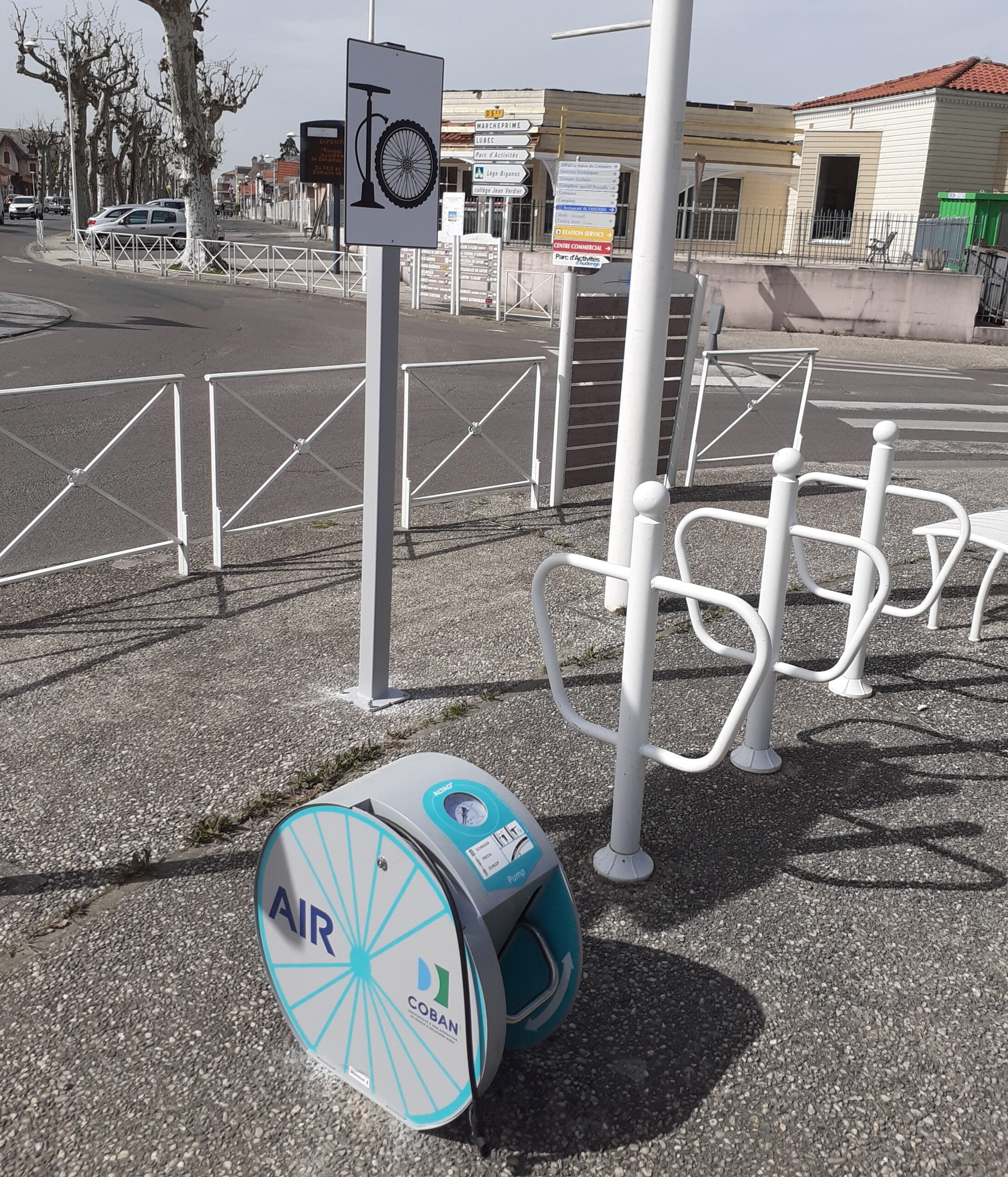 Bordeaux : coup de pompe pour les stations de gonflage de vélo en  libre-service