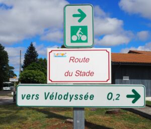 Jalonnement vers piste cyclable à Lanton - Panneaux de direction