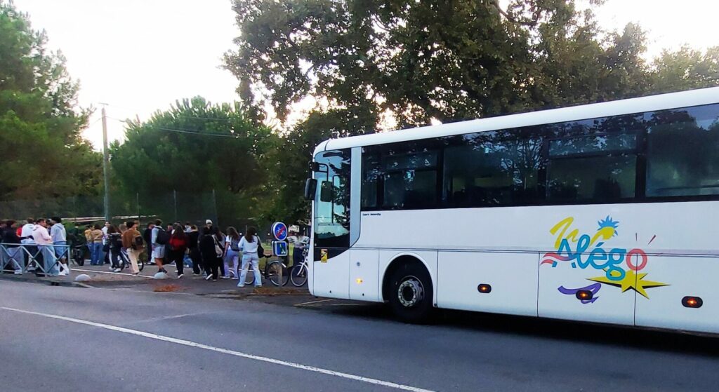 Car de transport scolaire Alégo - Grand car - Rentrée 2024 - Lycée Andernos-les-Bains