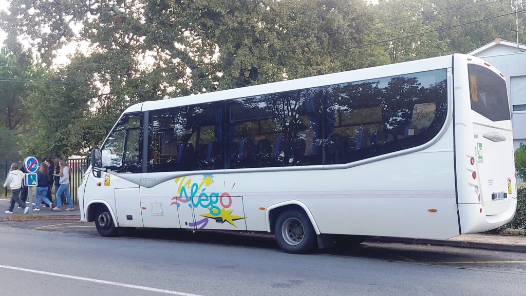 Car de transport scolaire Alégo - Minibus - Rentrée 2024 - Lycée Andernos-les-Bains