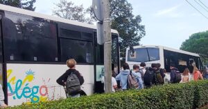 Car de transport scolaire Alégo avec lycéens d'Andernos-les-Bains