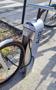 Station de gonflage vélos au Marché couvert à Andernos-les-Bains - 25 février 2026