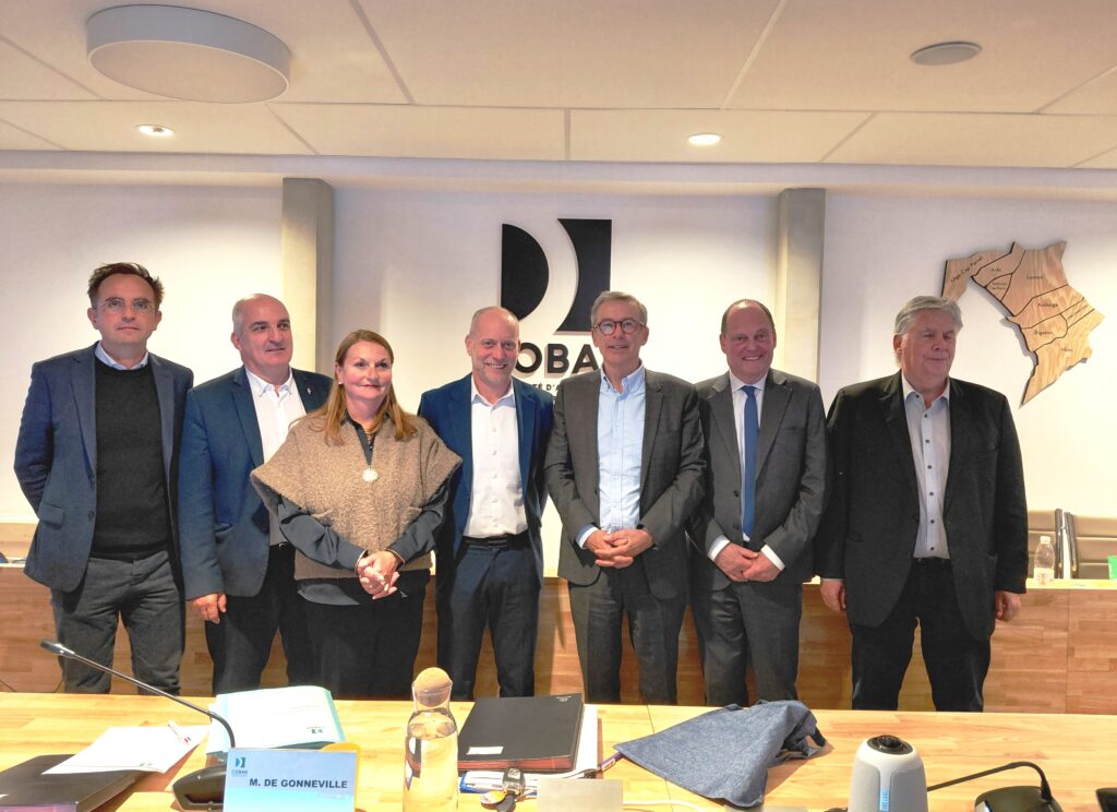 Election du Président et des 7 maires vice-présidents de la COBAN au Conseil communautaire du 14 avril 2026 - Photo de groupe - Bureau communautaire - Vignette Actu